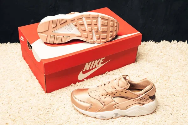 Nowe Piękne Kolorowe Ładne Buty Biegania Nike Air Huarache Trampki — Zdjęcie stockowe