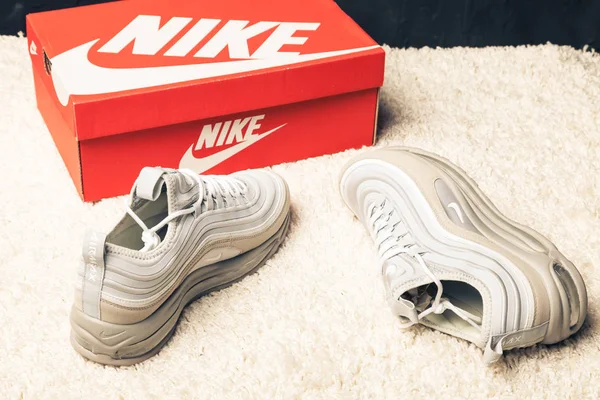 Gyönyörű Színes Szép Nike Air Max Futócipő Tornacipő Tréner Mutatja — Stock Fotó