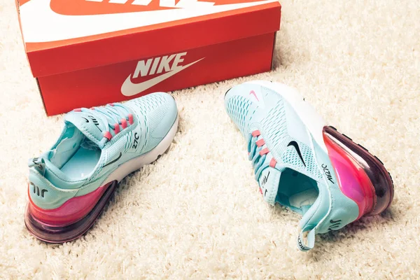 Nouvelles Belles Chaussures Course Colorées Belles Nike Air Max Baskets — Photo