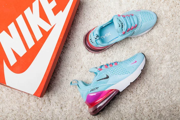 Yeni Renkli Güzel Nike Air Max Koşu Ayakkabıları Spor Ayakkabıları — Stok fotoğraf