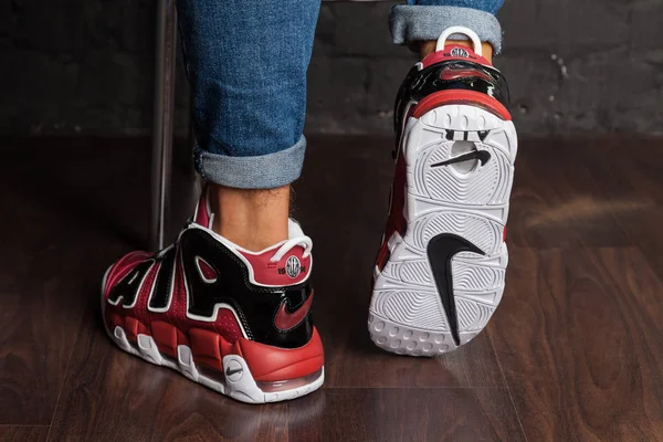 Gyönyörű Színes Szép Nike Air Max Futócipő Tornacipő Tréner Mutatja — Stock Fotó