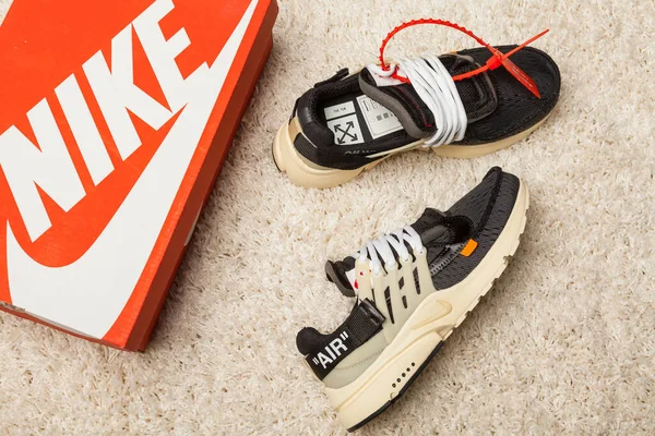 Yeni Renkli Güzel Nike Air Max Koşu Ayakkabıları Spor Ayakkabıları — Stok fotoğraf