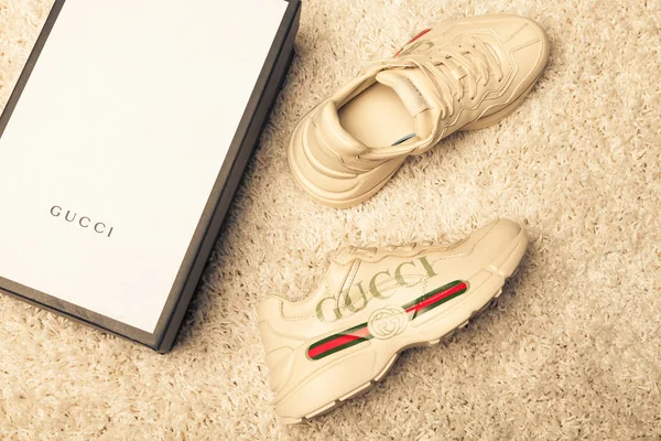 Νέα Όμορφα Πολύχρωμα Και Ωραία Adidas Gucci Αθλητικά Παπούτσια Αθλητικά — Φωτογραφία Αρχείου