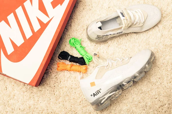 Yeni Renkli Güzel Nike Air Buhar Max Koşu Ayakkabıları Spor — Stok fotoğraf