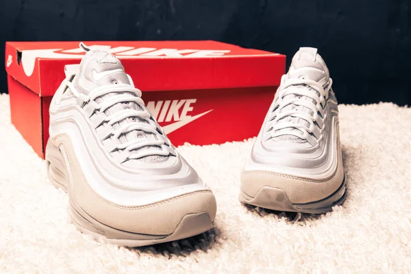 Gyönyörű Színes Szép Nike Air Max Futócipő Tornacipő Tréner Mutatja — Stock Fotó