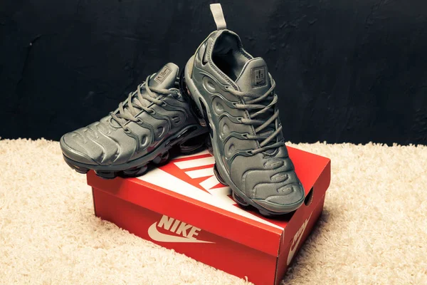 Yeni Güzel Renkli Güzel Nike Air Max Koşu Ayakkabıları Spor — Stok fotoğraf