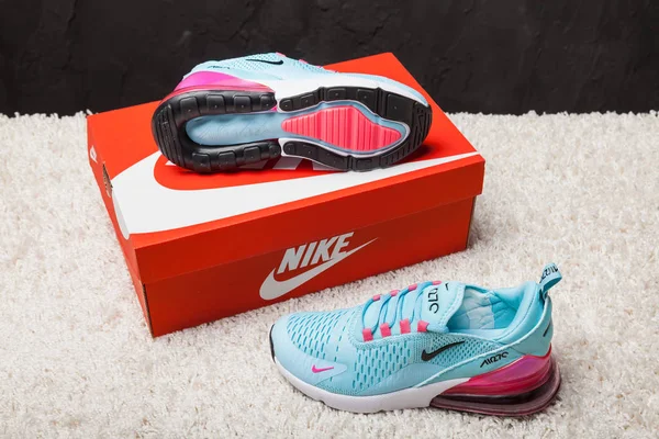 Yeni Renkli Güzel Nike Air Max Koşu Ayakkabıları Spor Ayakkabıları — Stok fotoğraf