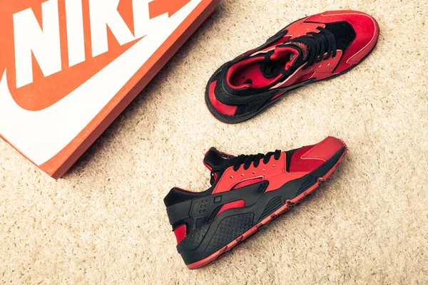Нові Красиві Барвисті Гарні Nike Air Huarache Працює Взуття Кросівки — стокове фото