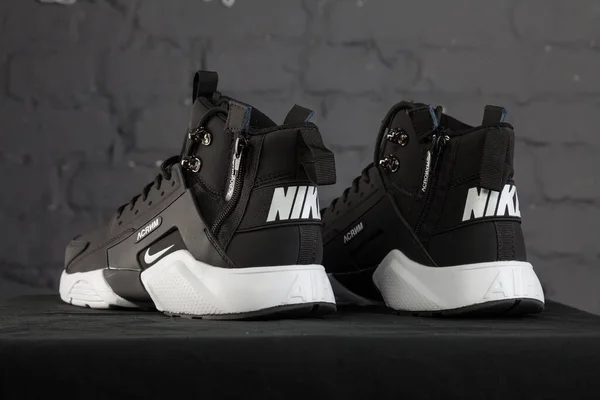 Νέα Όμορφα Πολύχρωμα Και Ωραία Παπούτσια Nike Huarache Τρέξιμο Sneakers — Φωτογραφία Αρχείου
