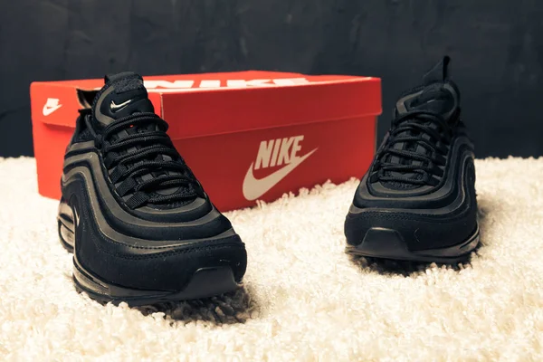 Gyönyörű Színes Szép Nike Air Max Futócipő Tornacipő Tréner Mutatja — Stock Fotó