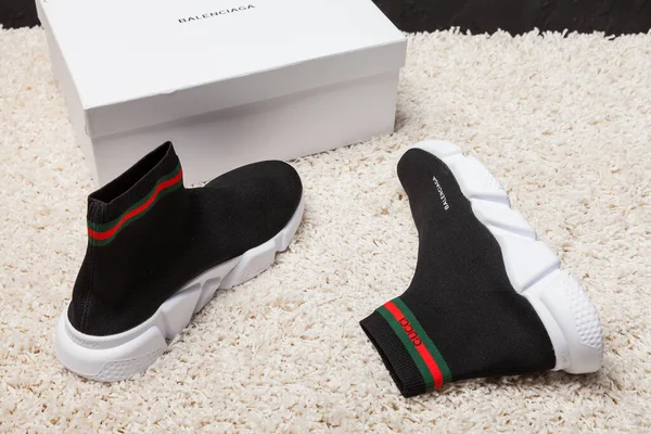 Nieuwe Mooie Kleurrijke Mooie Balenciaga Gucci Hardloopschoenen Sneakers Trainers Toont — Stockfoto