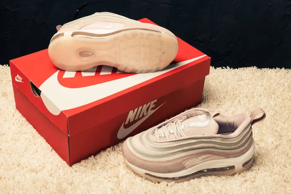 Nouvelles Belles Chaussures Course Colorées Belles Nike Air Max Baskets — Photo