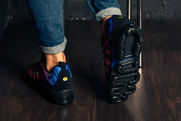 Nieuwe Mooie Kleurrijke Leuke Hardloopschoenen Sneakers Trainers Toont Het Logo — Stockfoto