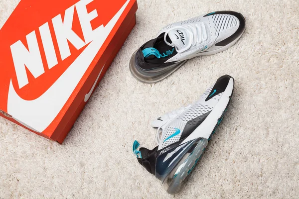 Yeni Renkli Güzel Nike Air Max Koşu Ayakkabıları Spor Ayakkabıları — Stok fotoğraf