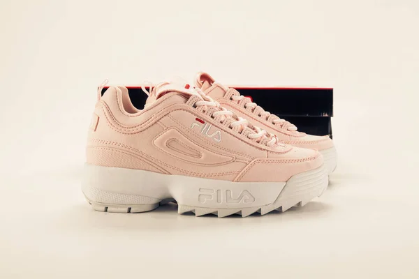 Novo Bonito Colorido Agradável Fila Disruptor Tênis Corrida Tênis Treinadores — Fotografia de Stock