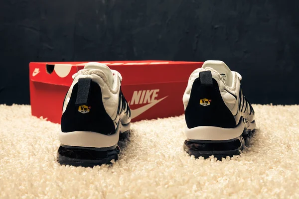 Yeni Güzel Renkli Güzel Nike Air Max Koşu Ayakkabıları Spor — Stok fotoğraf