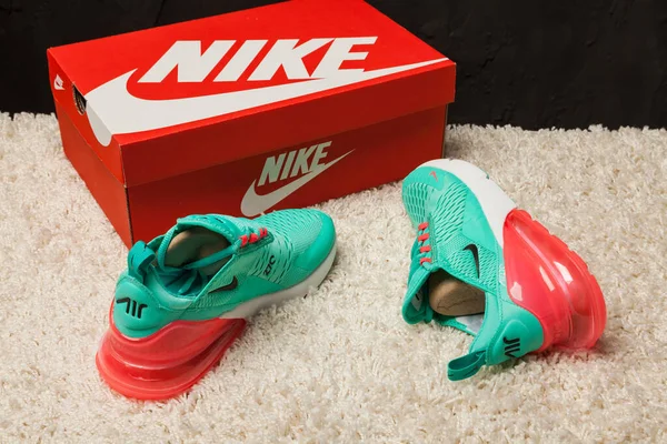 Nouvelles Belles Chaussures Course Colorées Belles Nike Air Max Baskets — Photo