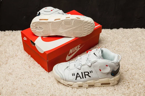 Gyönyörű Színes Szép Nike Air Max Futócipő Tornacipő Tréner Mutatja — Stock Fotó