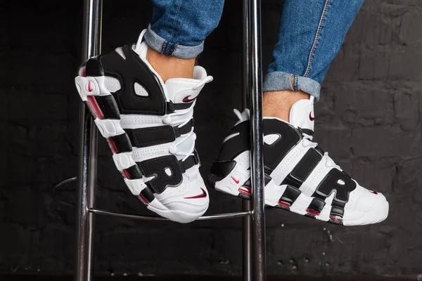 Nieuwe Mooie Kleurrijke Leuke Hardloopschoenen Sneakers Trainers Die Het Logo — Stockfoto