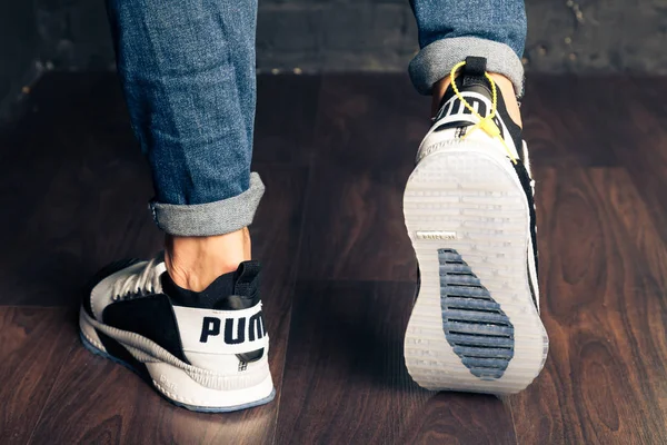 Нові Красиві Кольорові Гарні Puma Ignite Бігових Черевиків Кросівок Тренерів — стокове фото