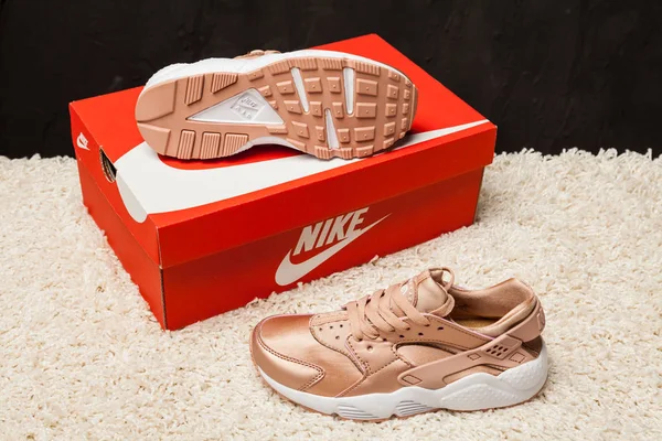 Novo Bonito Colorido Agradável Nike Air Huarache Tênis Corrida Tênis — Fotografia de Stock