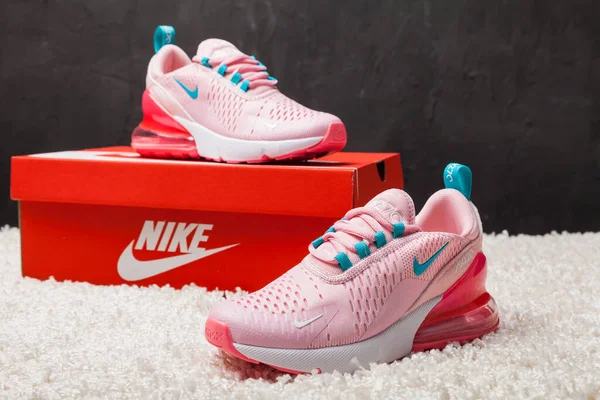 Nouvelles Belles Chaussures Course Colorées Belles Nike Air Max Baskets — Photo