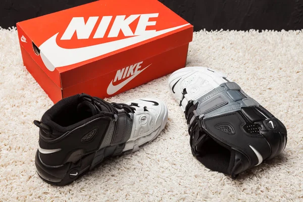 Gyönyörű Színes Szép Nike Air Max Futócipő Tornacipő Tréner Mutatja — Stock Fotó