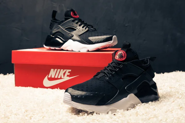 Yeni Renkli Güzel Nike Huarache Koşu Ayakkabıları Spor Ayakkabıları Spor — Stok fotoğraf