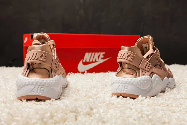 Nové Krásné Barevné Pěkné Běžecké Boty Nike Air Huarache Tenisky — Stock fotografie