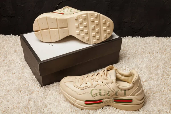 Novo Bonito Colorido Agradável Adidas Gucci Tênis Corrida Tênis Treinadores — Fotografia de Stock