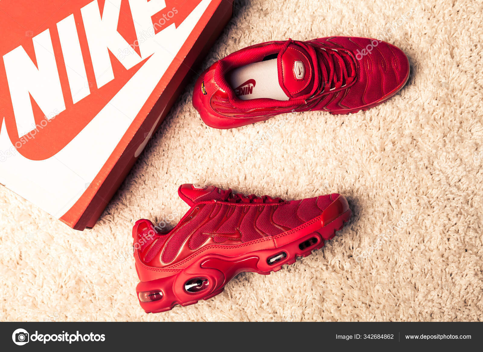 Nuevo Hermoso Colorido Agradable Nike Max Zapatillas Correr Zapatillas — Foto editorial de stock © sozon #342684862