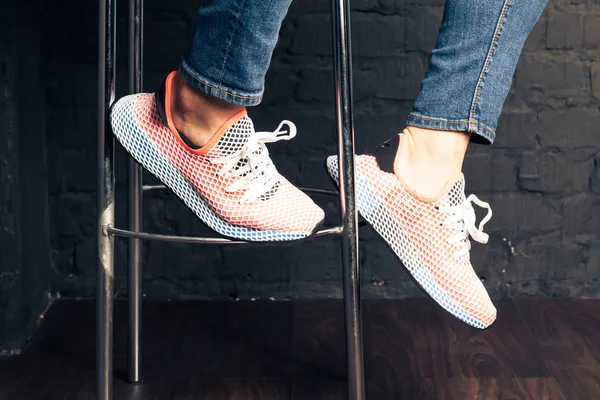 Nya Vackra Färgglada Och Trevliga Adidas Iniki Löparskor Sneakers Tränare — Stockfoto