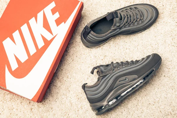 Gyönyörű Színes Szép Nike Air Max Futócipő Tornacipő Tréner Mutatja — Stock Fotó