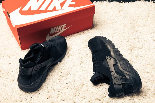 Yeni Renkli Güzel Nike Huarache Koşu Ayakkabıları Spor Ayakkabıları Spor — Stok fotoğraf