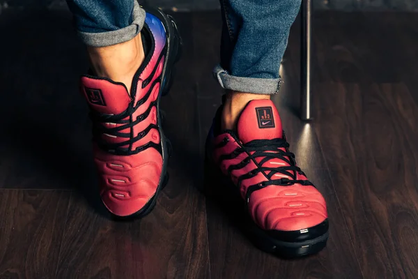 Nieuwe Mooie Kleurrijke Leuke Hardloopschoenen Sneakers Trainers Toont Het Logo — Stockfoto