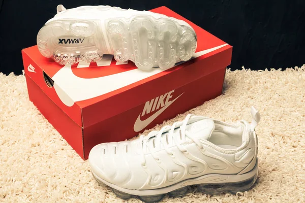 Gyönyörű Színes Szép Nike Air Max Futócipő Tornacipő Tréner Mutatja — Stock Fotó