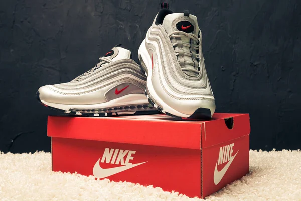 Yeni Renkli Güzel Nike Air Max Koşu Ayakkabıları Spor Ayakkabıları — Stok fotoğraf