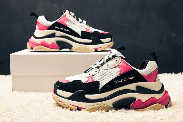 Neue Schöne Bunte Und Schöne Balenciaga Laufschuhe Turnschuhe Turnschuhe Zeigt — Stockfoto