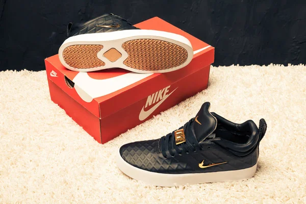 Nouveau Beau Coloré Agréable Chaussures Course Nike Air Max Baskets — Photo