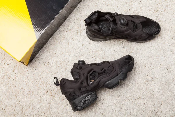 Новий Прекрасний Барвистий Гарний Reebok Instapump Працює Взуття Кросівки Тренери — стокове фото