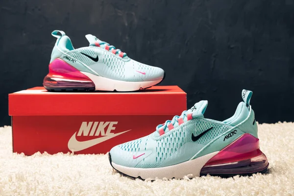 Nouvelles Belles Chaussures Course Colorées Belles Nike Air Max Baskets — Photo