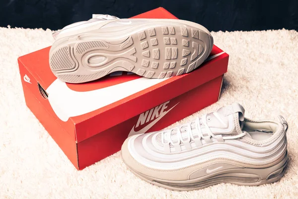 Yeni Renkli Güzel Nike Air Max Koşu Ayakkabıları Spor Ayakkabıları — Stok fotoğraf