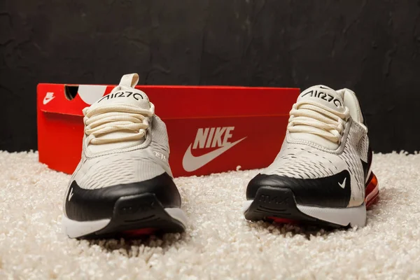 Gyönyörű Színes Szép Nike Air Max Futócipő Tornacipő Tréner Mutatja — Stock Fotó