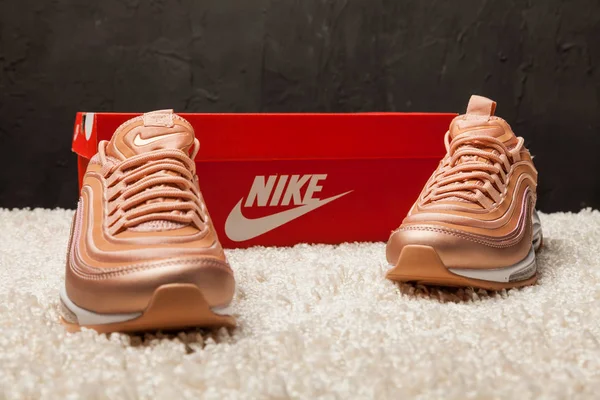 Nouvelles Belles Chaussures Course Colorées Belles Nike Air Max Baskets — Photo