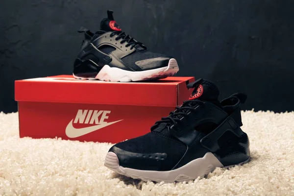 Gyönyörű Színes Szép Nike Air Max Futócipő Tornacipő Tréner Mutatja — Stock Fotó