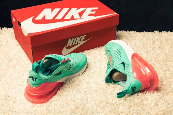 Nouvelles Belles Chaussures Course Colorées Belles Nike Air Max Baskets — Photo