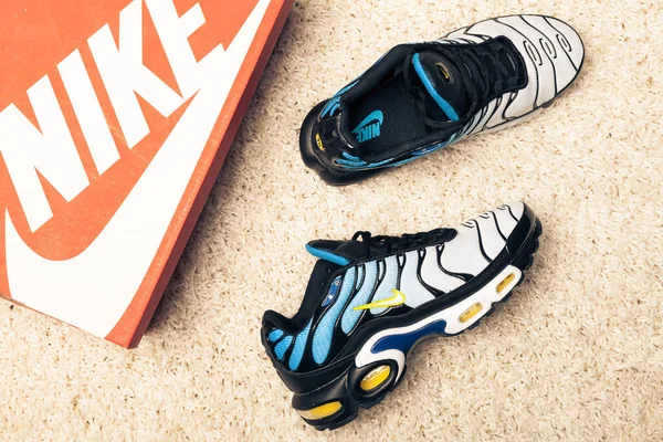 Yeni Renkli Güzel Nike Air Max Koşu Ayakkabıları Spor Ayakkabıları — Stok fotoğraf