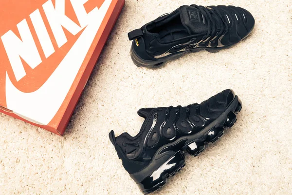 Yeni Güzel Renkli Güzel Nike Air Max Koşu Ayakkabıları Spor — Stok fotoğraf