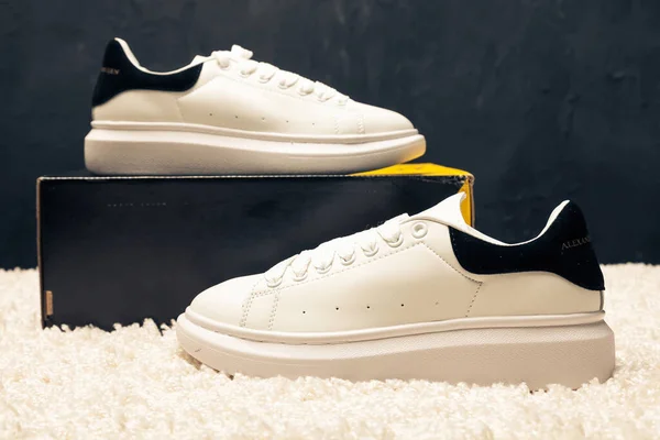 Novo Bonito Colorido Agradável Adidas Mcqueen Tênis Corrida Tênis Treinadores — Fotografia de Stock