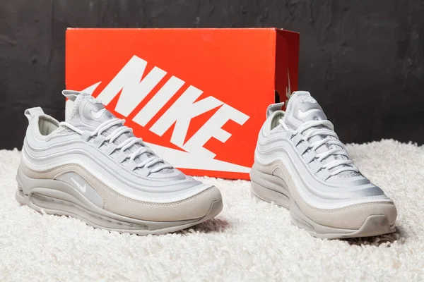 Yeni Renkli Güzel Nike Air Max Koşu Ayakkabıları Spor Ayakkabıları — Stok fotoğraf